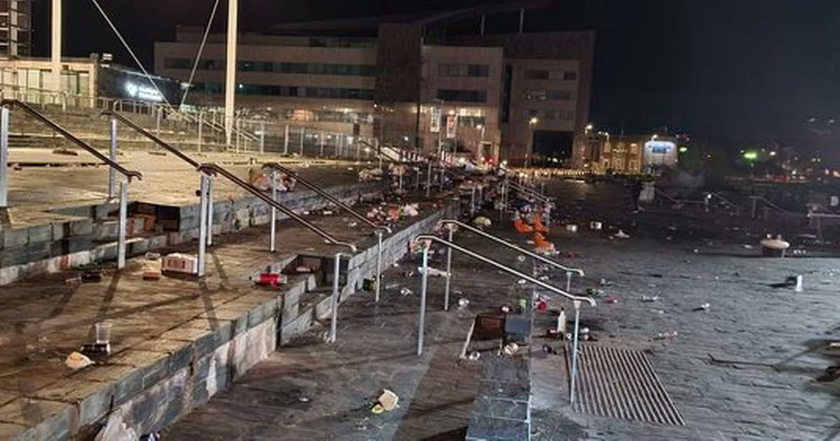 Jillian_MacMath's tweet card. People walking in the aftermath of the busy scenes at the coastal spots have been left appalled