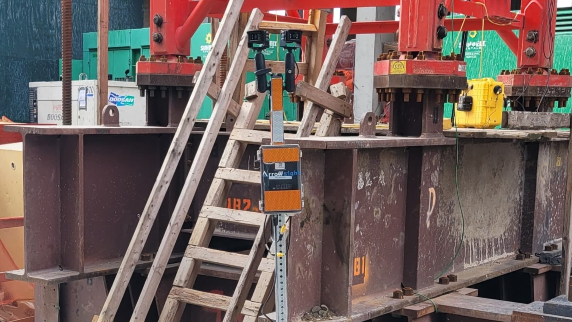 orae_signal's tweet card. Insurer Zurich North America said it will only insure construction wrap-up projects that have installed video analytics and coaching from Arrowsight. 