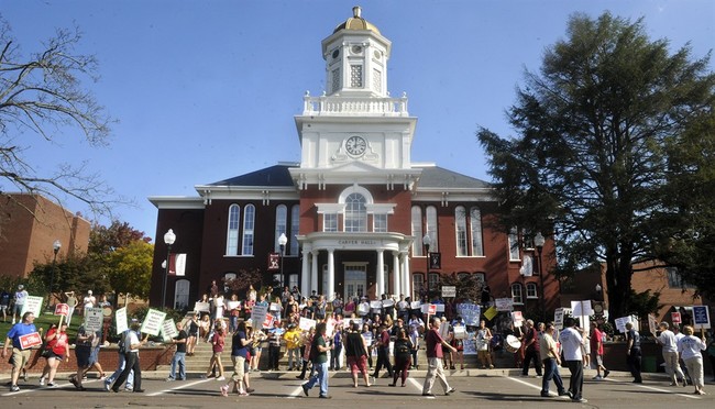 RealLibSmacker's tweet card. UPenn's computer system hacked, revealing hilarious and critical messages about the university.