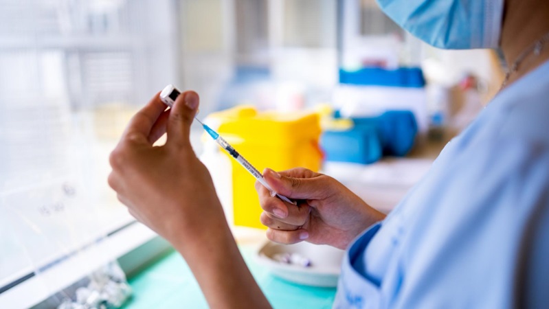 Gacetinmadrid's tweet card. Más de la mitad de los ciudadanos de la Comunidad de Madrid, concretamente el 57%, no tiene intención de vacunarse frente a la gripe durante la temporada