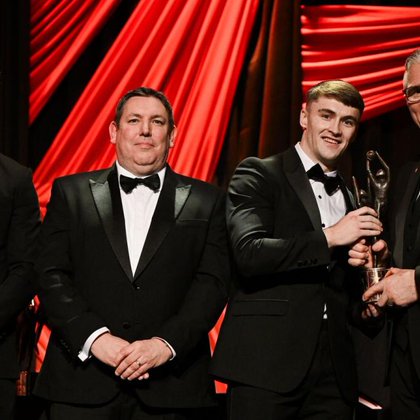 Tweet card summary image