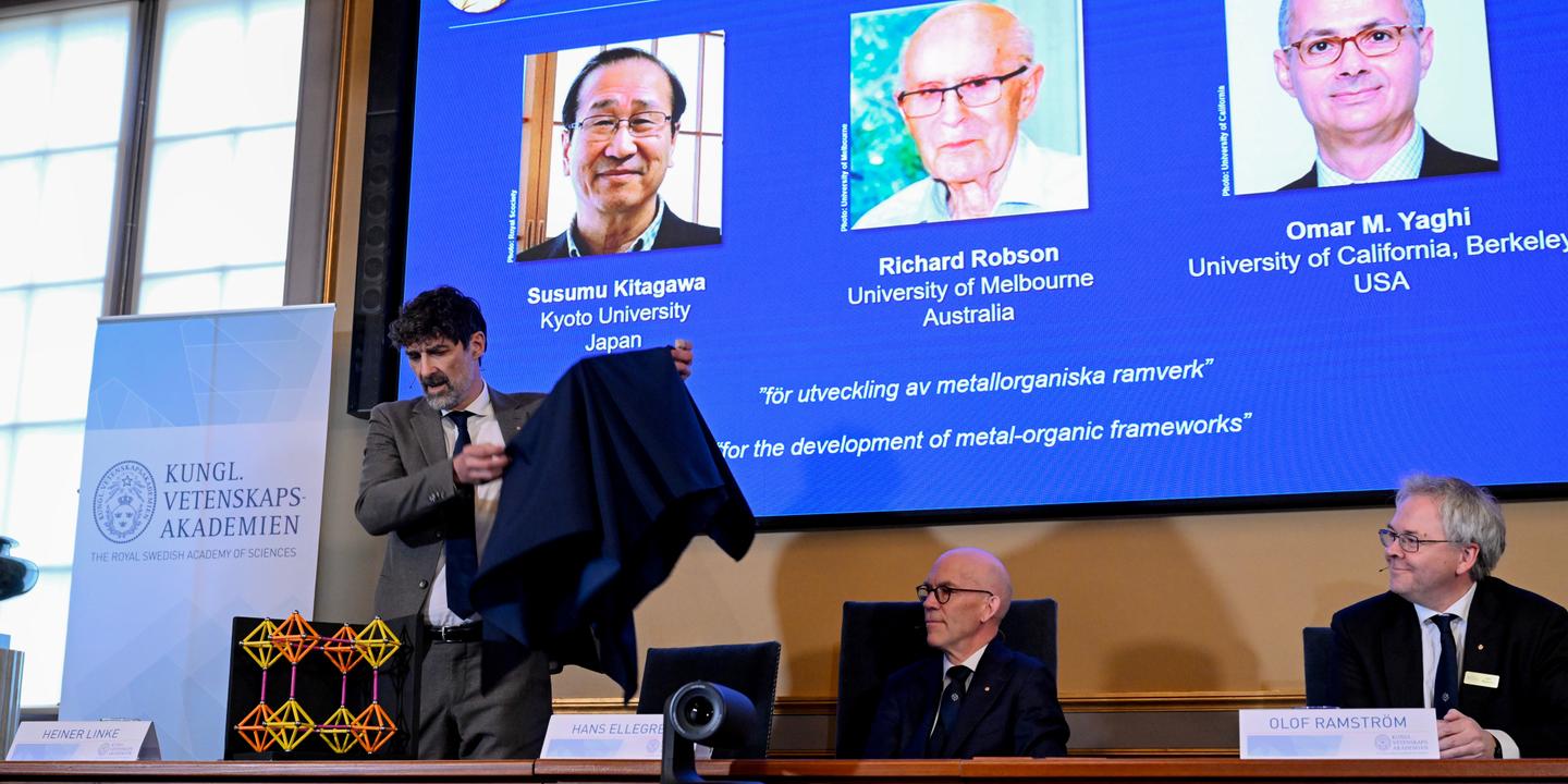 InformationsSF's tweet card. « Ces constructions, les structures métallo-organiques, peuvent être utilisées pour récupérer l’eau de l’air du désert, capturer le dioxyde de carbone, stocker des gaz toxiques ou catalyser des...