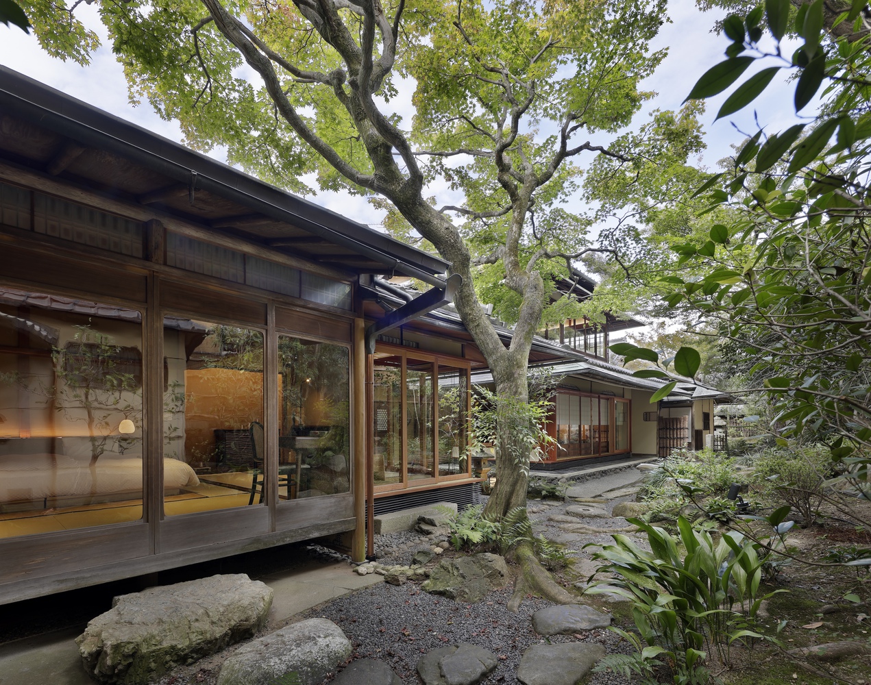 DavidDemian's tweet card. This hotel has serious curb appeal. Form meets function in every corner. #design #luxuryliving