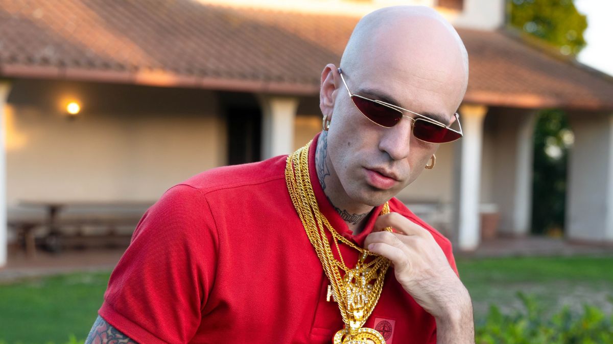 iMusicFun154620's tweet card. Spender, il rapper rivelazione della prima edizione di “Nuova Scena”, dopo gli spoiler su Onlyfans, ha pubblicato il nuovo album “SEX WORKER”