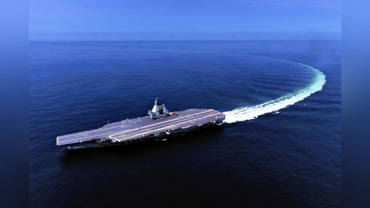 benkyokai1's tweet card. 【読売新聞】　【北京＝東慶一郎】中国国防省は７日、中国軍３隻目の空母「福建」が５日に南部・海南省三亜で就役したと発表した。艦載機の射出用に電磁式カタパルトを装備した初の中国空母で、これまでは米空母だけが実用化に成功していた。新たに早