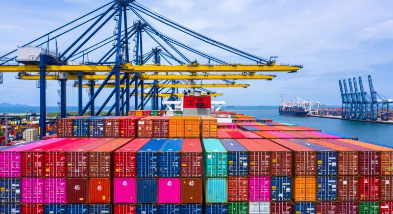 javiersanmartin's tweet card. En los dos últimos años los precios del transporte marítimo por contenedor se han disparado. Se han multiplicado por dos, por tres, por seis, e incluso por diez entre finales de 2019 y septiembre de...