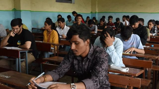 lagatarIN's tweet card. झारखंड लोक सेवा आयोग (JPSC) ने झारखंड पात्रता परीक्षा (Jharkhand Eligibility Test - JET 2024) के लिए आवेदन की अंतिम तिथि बढ़ाने की घोषणा की है.