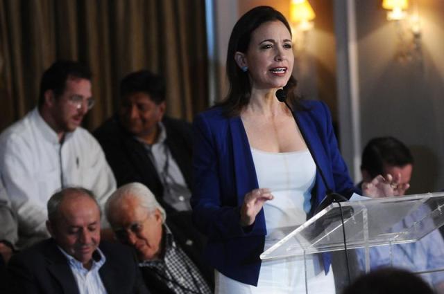 movalente's tweet card. Conheça as perguntas que a ex-deputada venezuelana María Corina Machado não respondeu durante sua recente visita ao Senado brasileiro