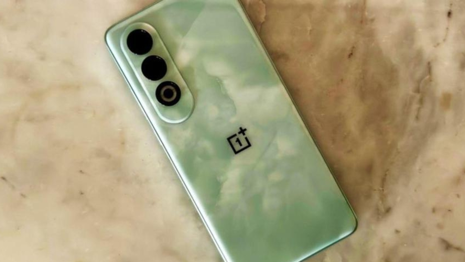 AimraIndia's tweet card. A retailers' body had threatened to remove OnePlus products from their shelves unless the company addresses their grievances.