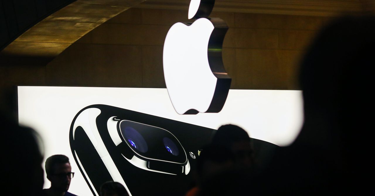 manoukvdberg's tweet card. This week marks the 10th anniversary of the iPhone. But what about the next 10 years?