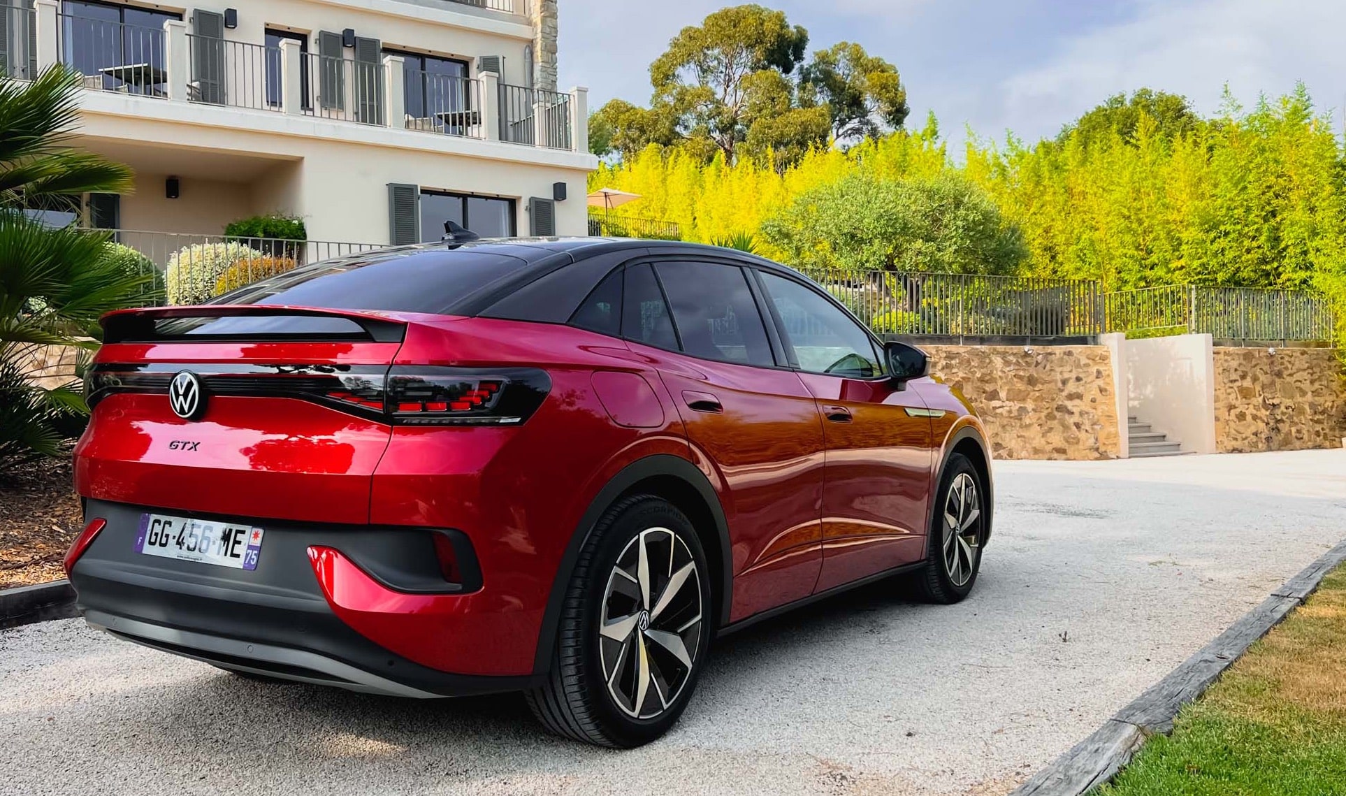 w3sh's tweet card. Et dire que nous n’avions pas encore essayé une VW électrique, incroyable. Il était temps d’y remédier et voici donc l’essai de la ID.5 GTX, la cousine de l’ID.4 en version SUV Coupé. Et GTX, ça veut...