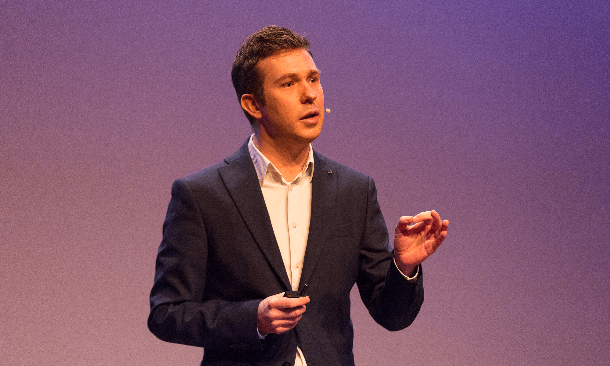 bitsvsbytes's tweet card. Rutger Teunissen is the CEO of 24sessions (https://24sessions.com). With their solution clients can leverage videocalling for calling their clients.