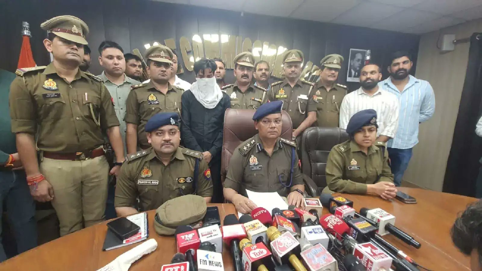 manishsingh981's tweet card. Noida Preeti Murder Case: नोएडा में प्रीति की हत्या मामले में पुलिस ने बड़ा खुलासा किया है। मोनू ने प्रीति की हत्या कर दी। पुलिस ने इसके बारे में जानकारी दी है।