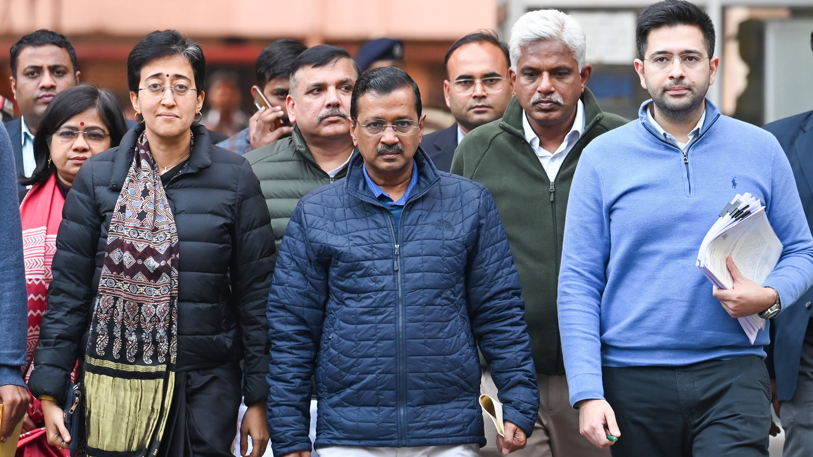 sudhir_jha_says's tweet card. आम आदमी पार्टी (आप) के कुछ विधायक टिकट काटे जाने की वजह से अब बागी सुर अपनाते दिख रहे हैं। सीलमपुर से विधायक अब्दुल रहमान ने पार्टी छोड़ दी है तो कुछ और इस दिशा में कदम बढ़ा सकते हैं।, Ncr Hindi News...