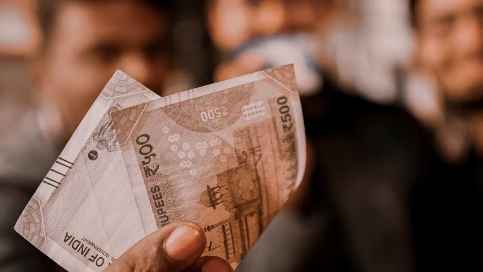 RiteshIIMC's tweet card. दिल्ली में विधानसभा चुनाव से पहले वादों की बारिश हो रही है। लगातार चौथी बार सरकार बनाने के लिए 'आप' ने जहां एक बार फिर मुफ्त की स्कीमों पर जोर लगाया है तो इस बार भाजपा और कांग्रेस ने आगे निकलने की...