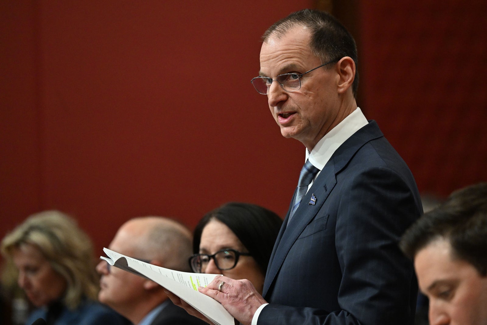 LeDevoir's tweet card. Une économie plus vigoureuse que prévue donnera plus de marge de manoeuvre au gouvernement Legault.