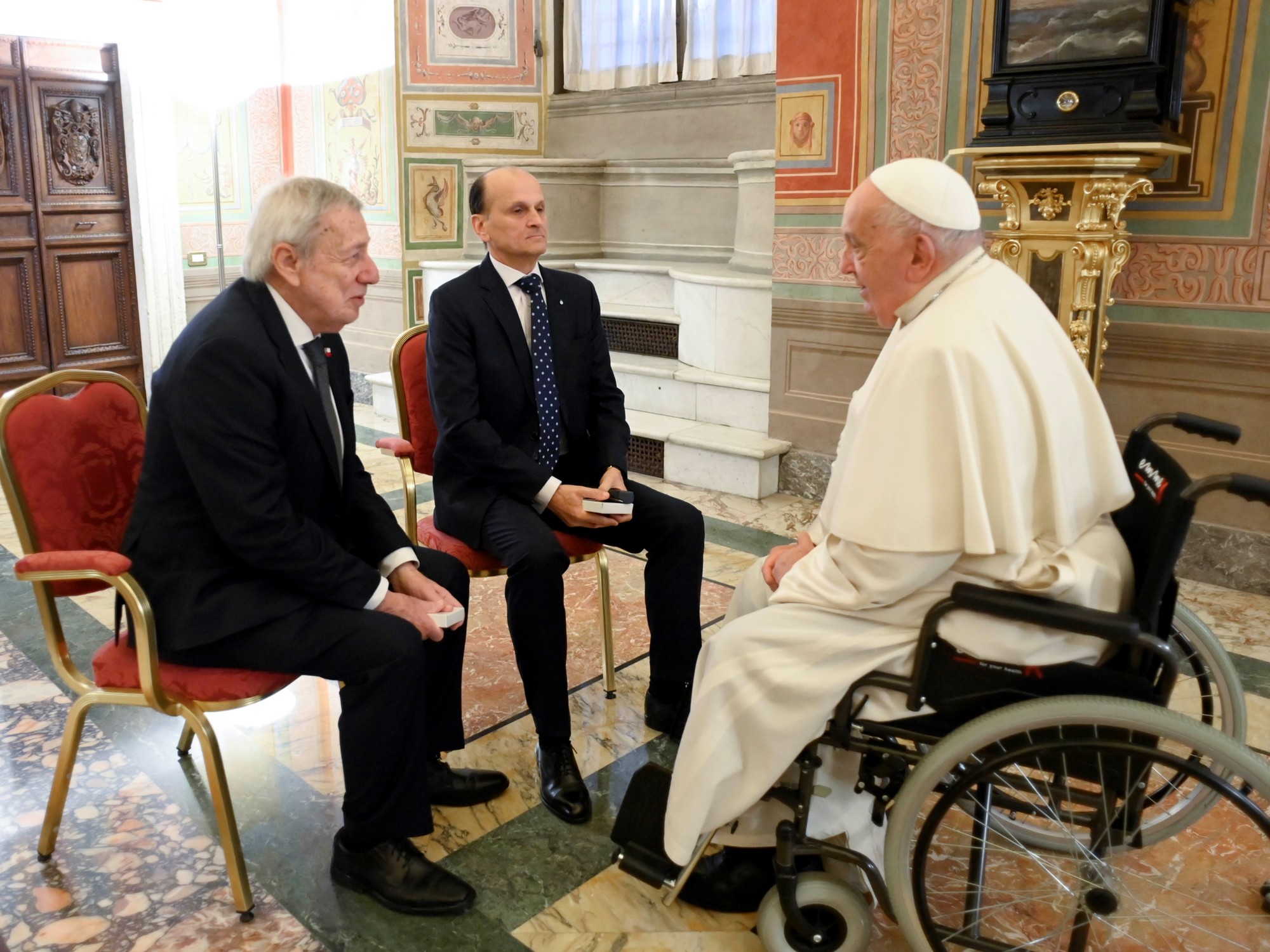 SavingDemoAm's tweet card. ¿Cuán grave fue el desencuentro personal que motivó la ausencia del Canciller a la celebración de uno de los actos mas importantes de la historia argentina?