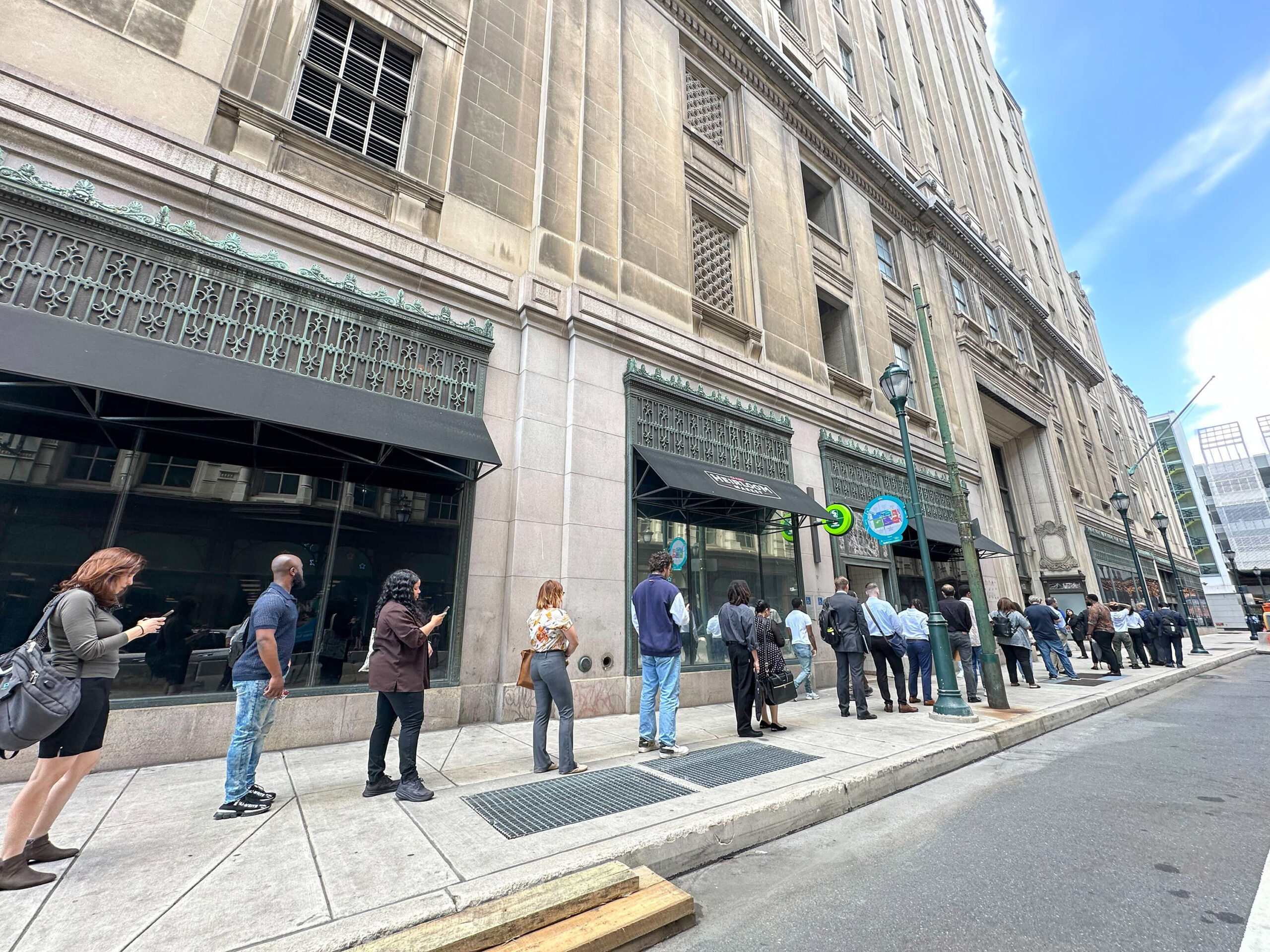 DeveloperAgent's tweet card. A layoff-saturated field without geographic constraints makes it a “seller’s market.” Good news, though: The data may show a turnaround.