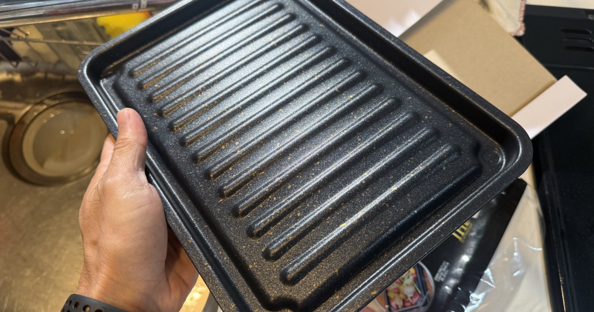 olymposgo's tweet card. 料理は好きだし、魚もよく焼くほうだ。特に好きなのはサバとブリとシャケ。いずれもフライパンにクックパー（クッキングシート）を敷いて焼いている。 そう、基本、グ …