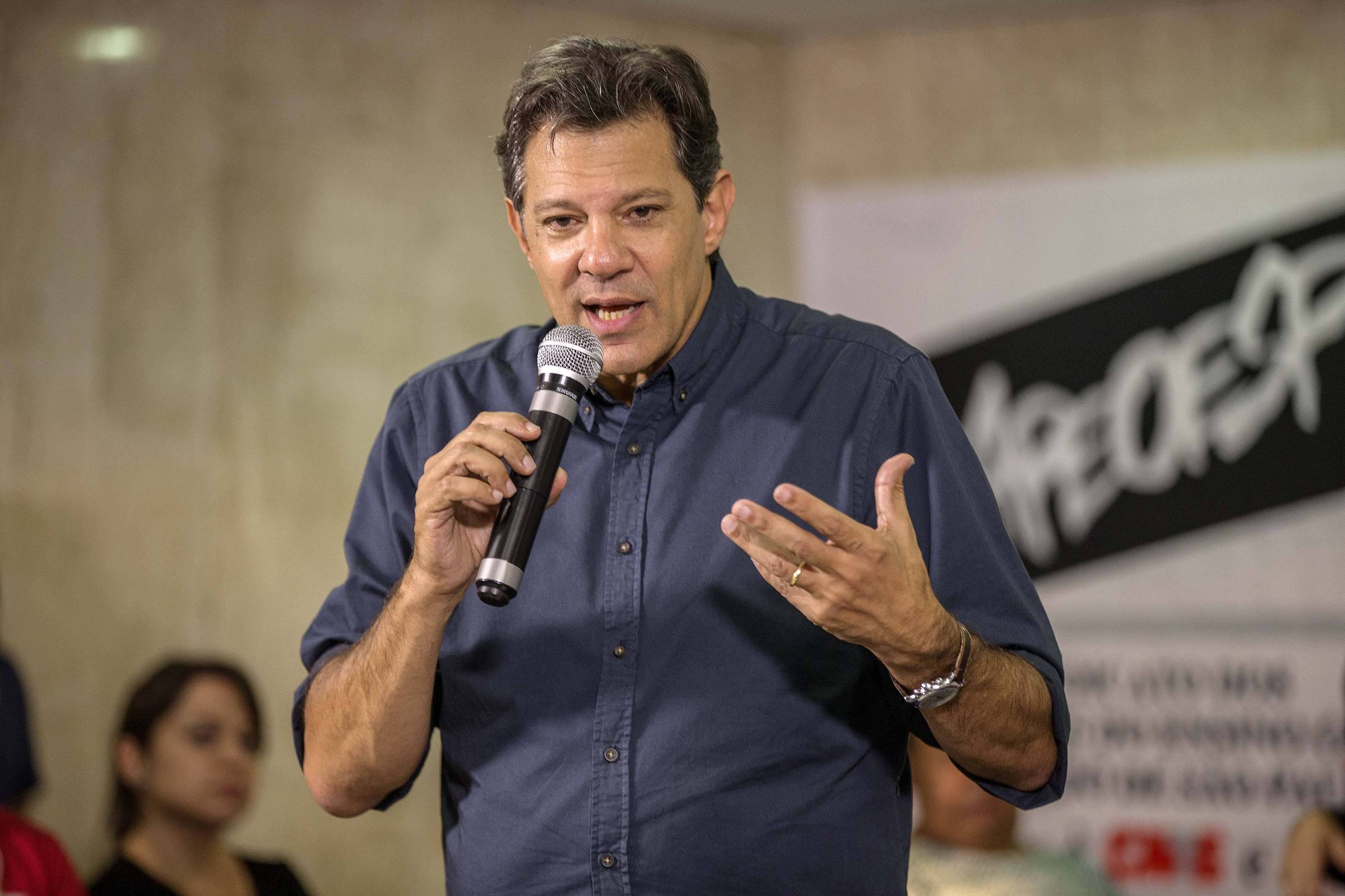 folha_politica's tweet card. Empresa também foi citada em esquema de propina da JBS; equipe do petista diz que segue lei