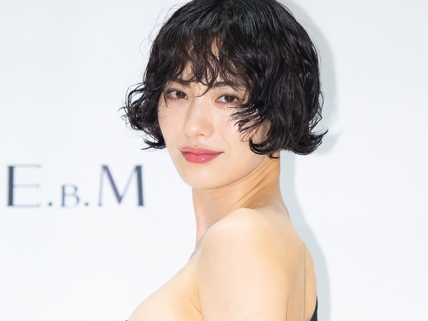 RBBTODAY's tweet card. 女優ナナの自宅に侵入し、強盗を試みた男性が警察に逮捕された。