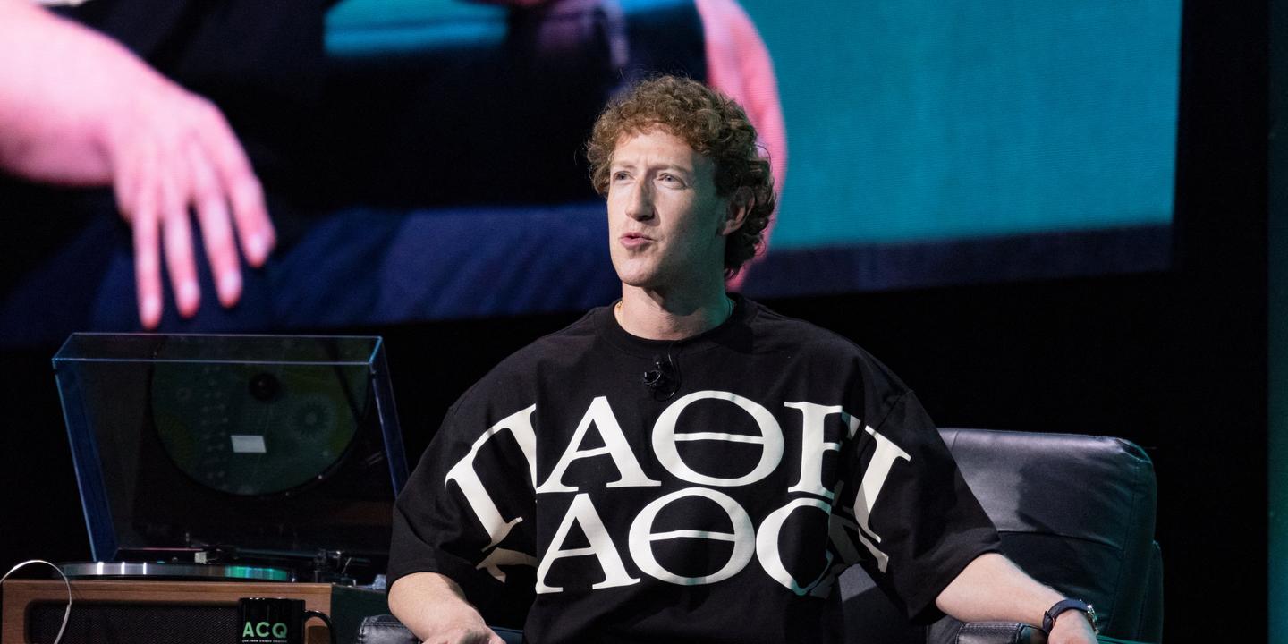 hyperfp's tweet card. En annonçant, mardi 7 janvier, des changements dans la politique de modération des contenus sur Facebook et Instagram, Mark Zuckerberg marque un revirement symbolique. Il rejoint les grands patrons...