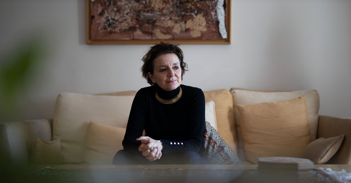 Bjheijne's tweet card. Eva Illouz: De Israëlisch-Franse socioloog Eva Illouz belandde tussen twee vuren. In Israël werd haar een prijs ontnomen vanwege haar kritiek op de regering, in Rotterdam mocht ze wegens haar afkomst...