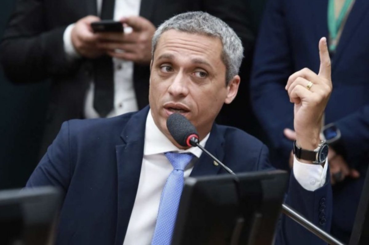 cartacapital's tweet card. O caso envolve a veiculação de reportagens sobre agressões contra profissionais de enfermagem em 2020