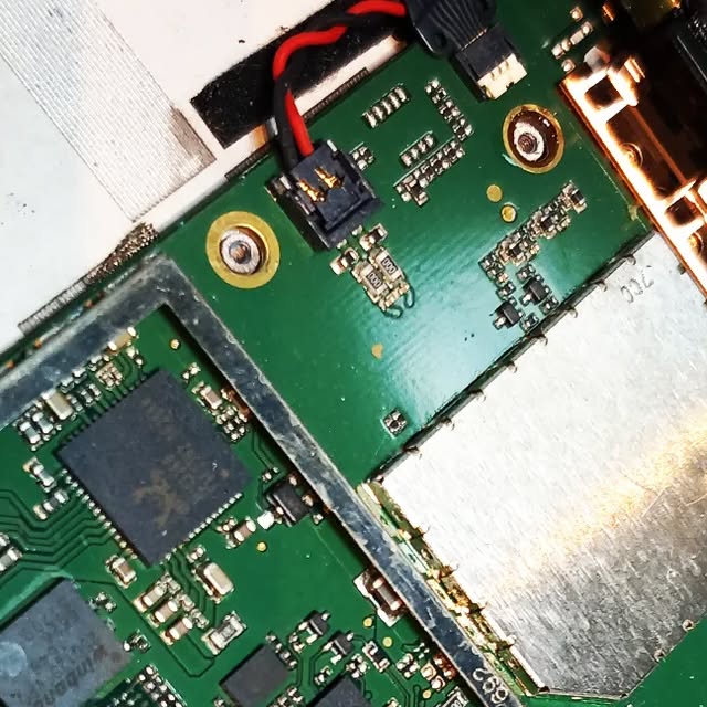 AltqnytMwshr's tweet card. ‎مركز صيانة ماك بوك و مايكروسوفت سيرفس (@cursor_tech)‎ • Instagram photo