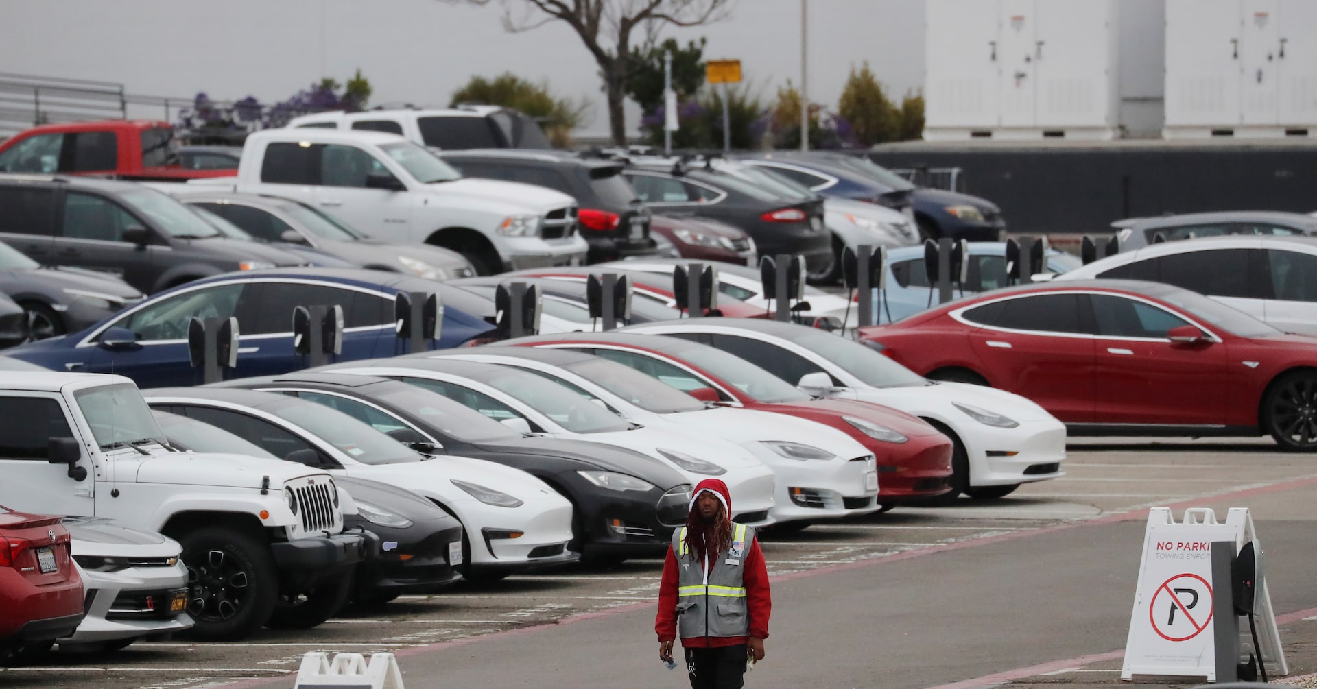 ilcanedipavlov's tweet card. The Trump transition team wants the incoming administration to drop a car-crash reporting requirement opposed by Elon Musk’s Tesla , according to a document seen by Reuters, a move that could cripple...