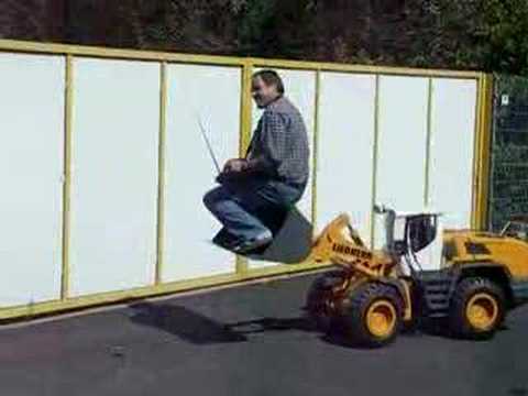 XenonProject's tweet card. Test eines RC-Radladers (1)