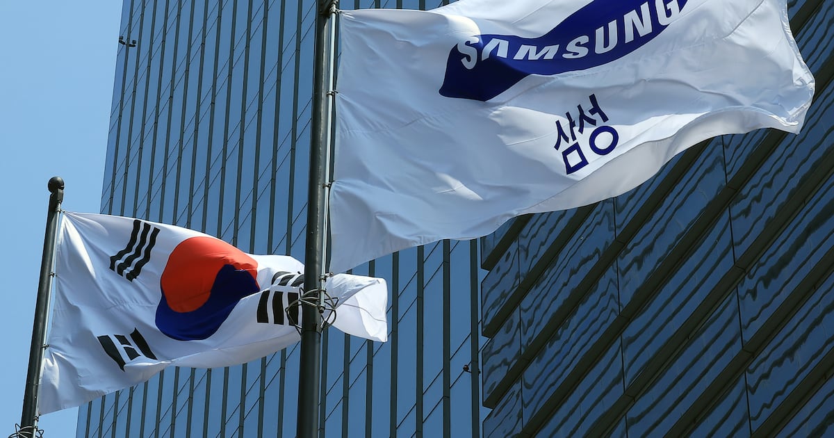 Alisvolatprop12's tweet card. 삼성전자 5대 매출처에 알파벳 재진입 반도체 판매 증가 영향 美 통신사 버라이즌과 교체 테슬라 계약도 정식 게재