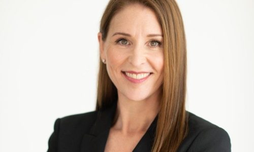 finews_ch's tweet card. Der Bereich Sales Enablement & Operations (SE&O) von Microsoft Schweiz steht unter neuer Leitung. Steckenpferd der neuen Leiterin ist Künstliche Intelligenz.