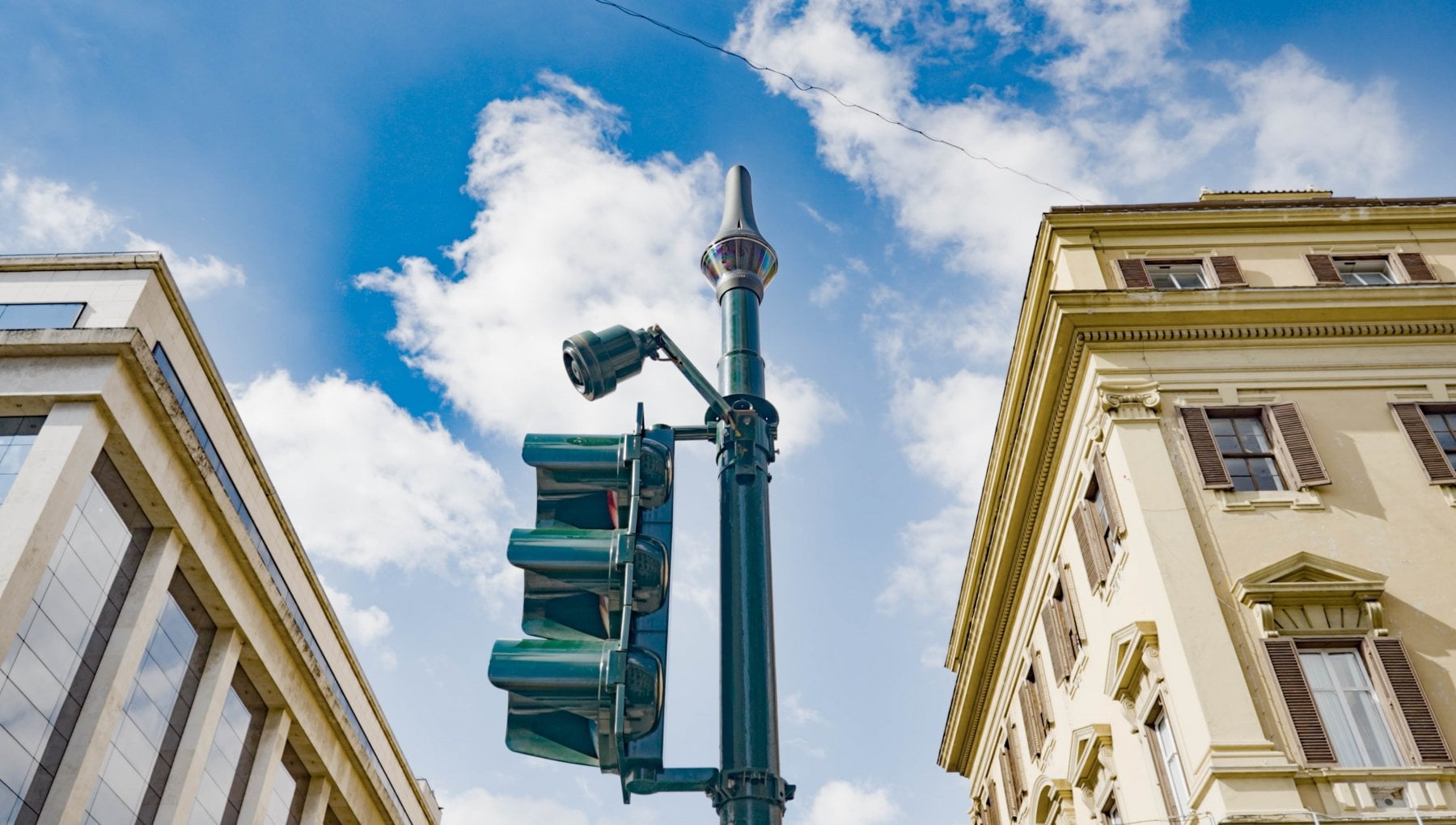 alessiojacona's tweet card. Il colosso giapponese sceglie l’Italia per testare il nuovo sensore d’immagine intelligente Imx500: aiuterà a ridurre traffico, incidenti e …