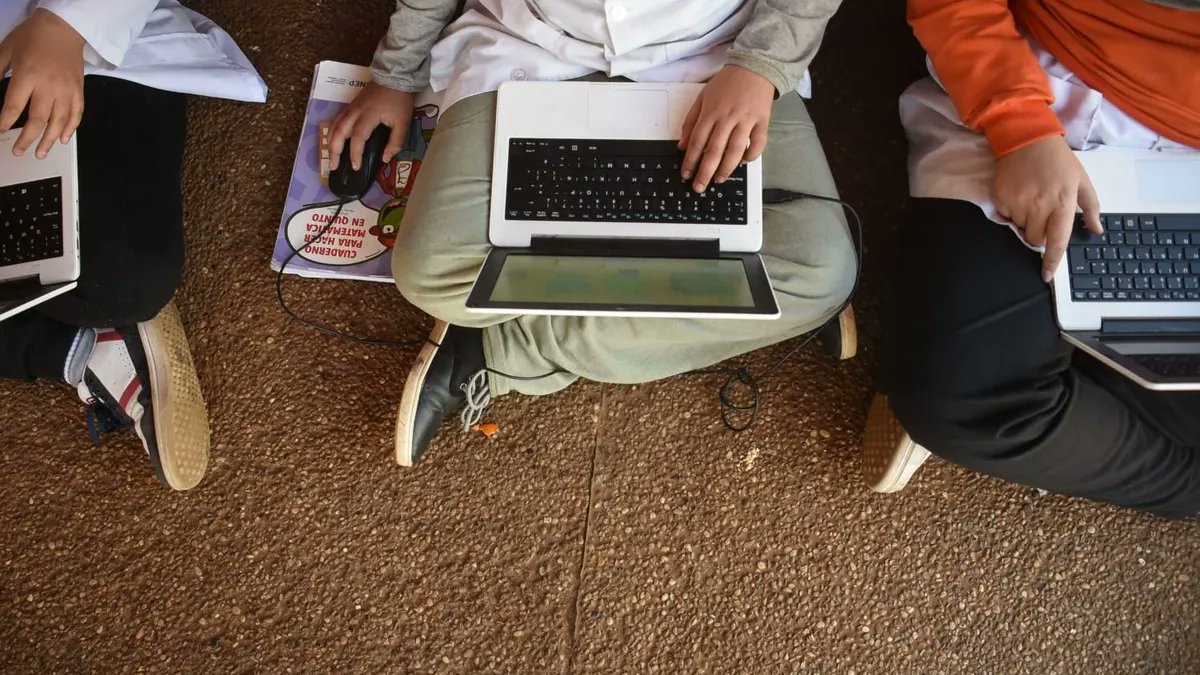 ObservadorUY's tweet card. Marina Umaschi Bers considera que no es necesario tener una computadora para desarrollar el pensamiento computacional, sino que todo nace con buenas preguntas