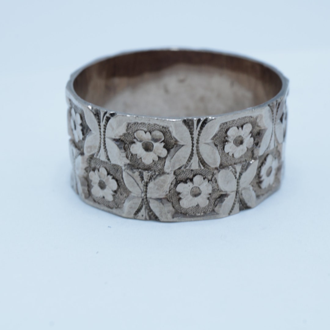 FindsSo's tweet card. This Wedding & Engagement item by SoCalRareFinds has 44 favorites from Etsy shoppers. Ships from San Diego, CA. Listed on Sep 4, 2025