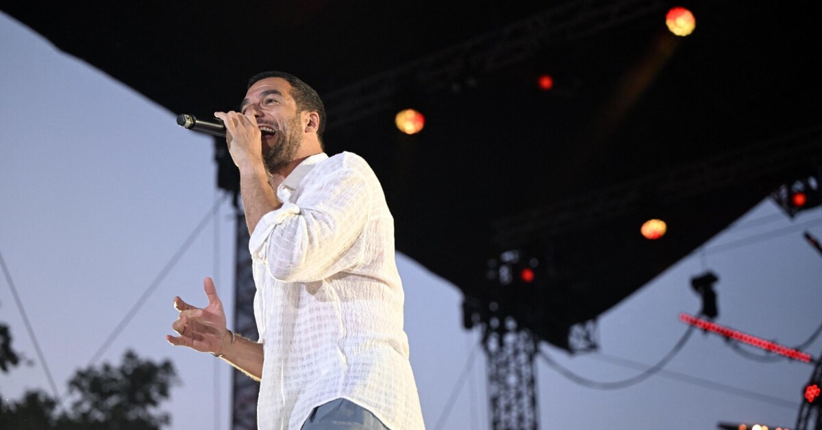 le_Parisien's tweet card. Amir triomphe aux Francofolies belges : « Je ne connais qu’une seule réponse à la haine, c’est...