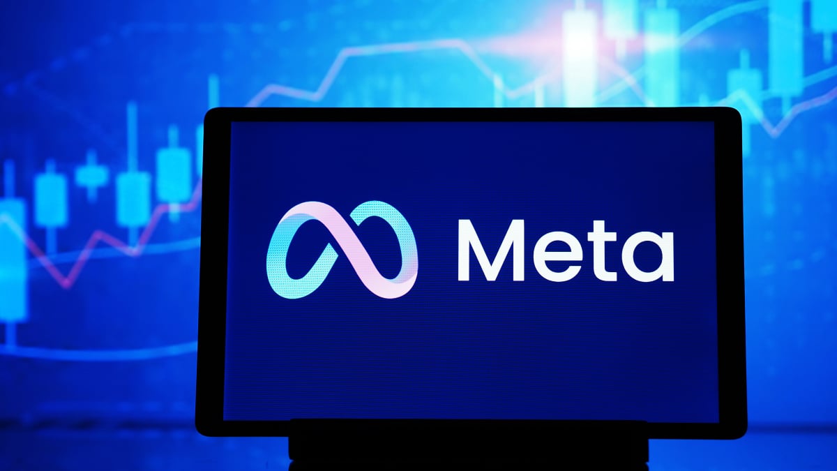 mashable's tweet card. Facebook, Instagram, and Messenger are down as of Tuesday morning.