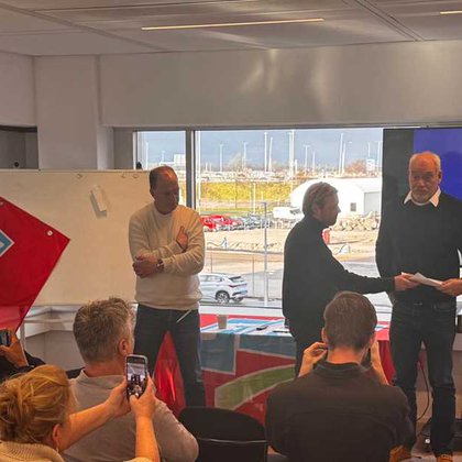 Tweet card summary image