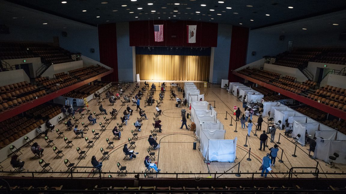 arstechnica's tweet card. No vaccine is 100% effective. But the COVID vaccines seem pretty darn good.