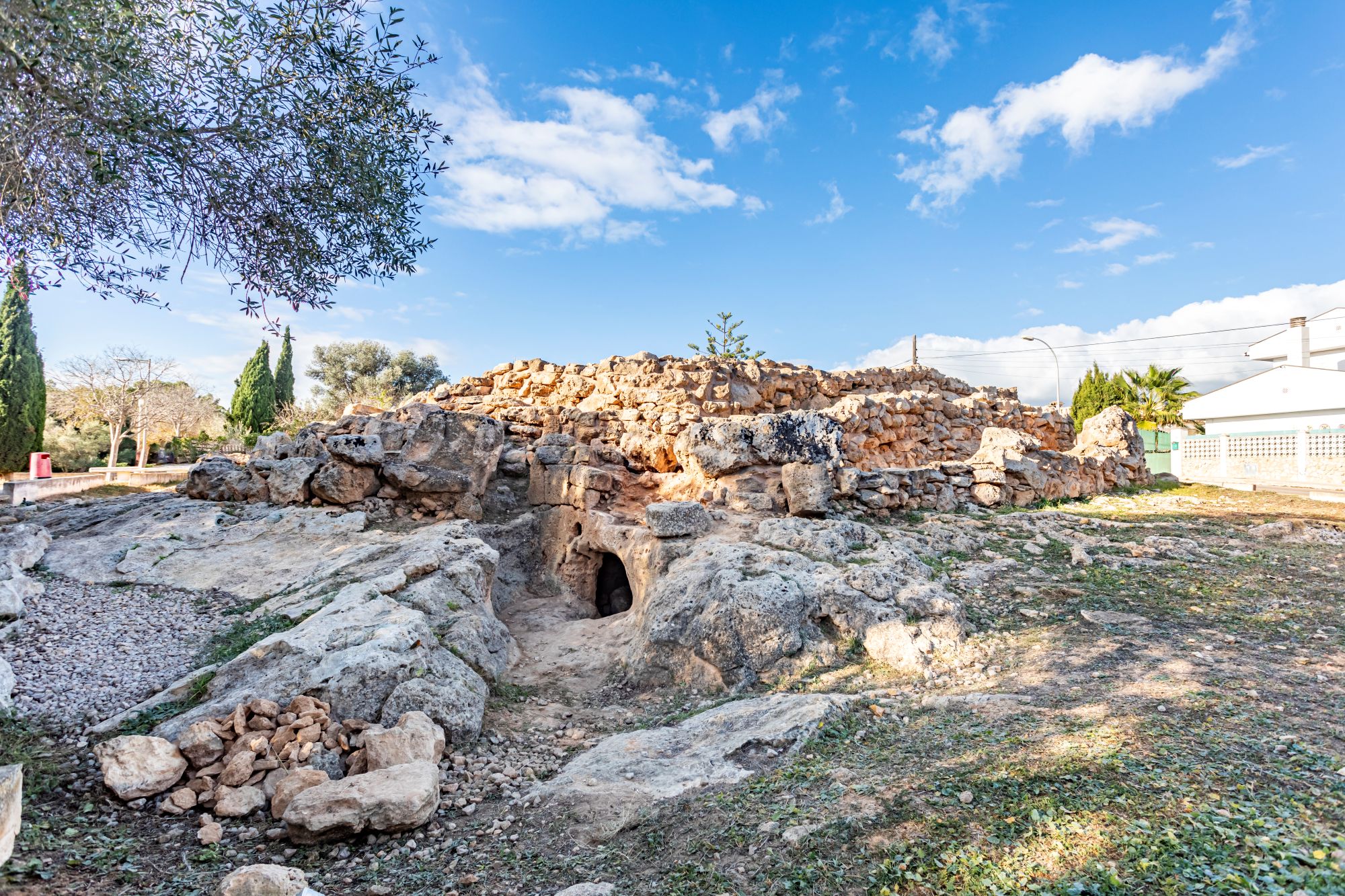 GRUP4COM's tweet card. El Ayuntamiento de Calvià conmemora los 25 años del inicio de las excavaciones arqueológicas en el Túmulo de