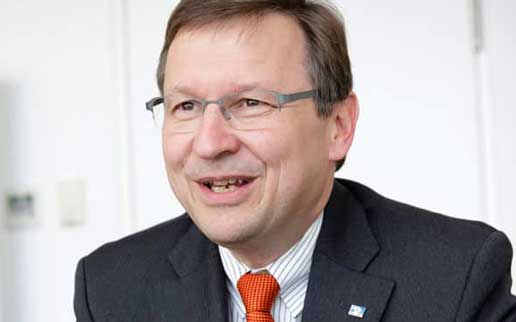 holimuk's tweet card. Keine Girocard fürs iPhone; mehr #DK; Paydirekt auf der Überholspur: Dr. Andreas Martin, BVR im Interview mit Rudolf Linsenbarth.