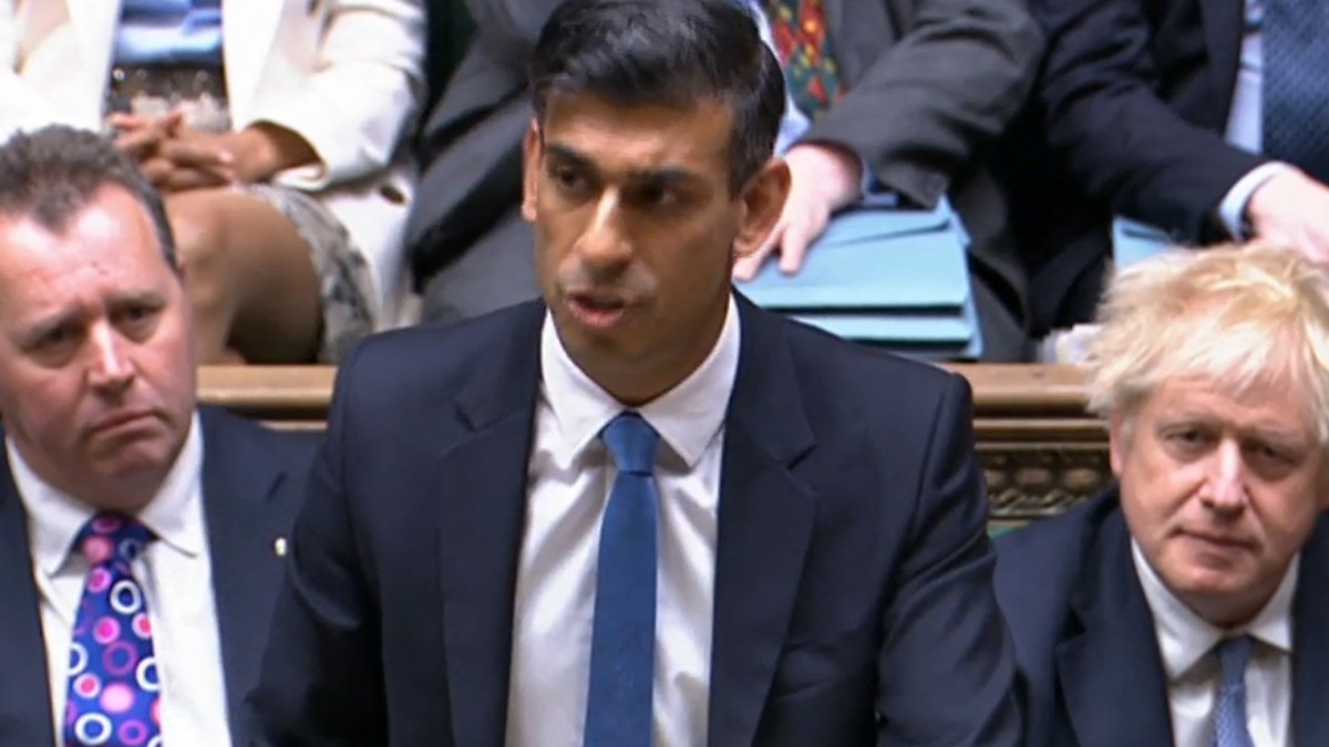 thetimes's tweet card. Every household in Britain will be given a £400 rebate off their gas and electricity bill this winter as part of a £21 billion package to deal with the cost-of-