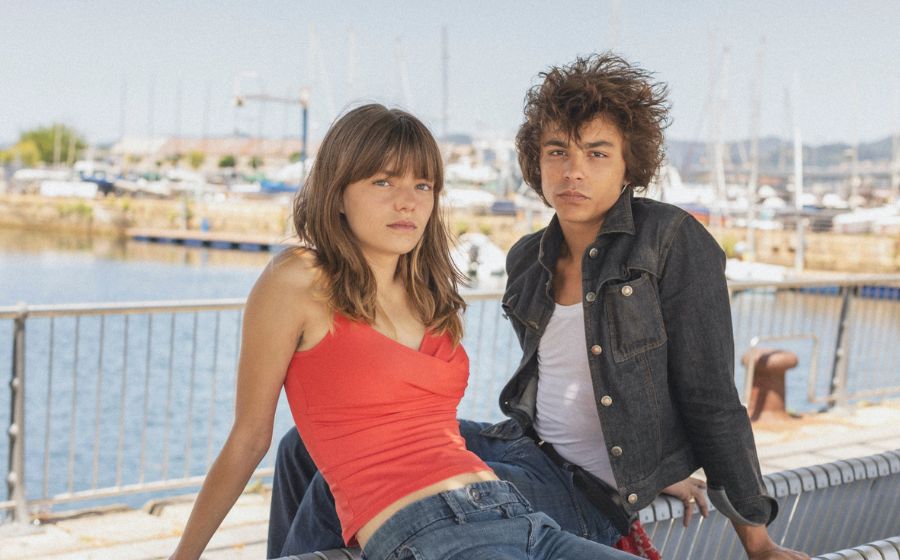 llegirpuntcat's tweet card. A la pel·lícula una noia s'enfronta als records i als tabús que van envoltar la vida i la mort del seu pare per reconstruir la seva memòria familiar