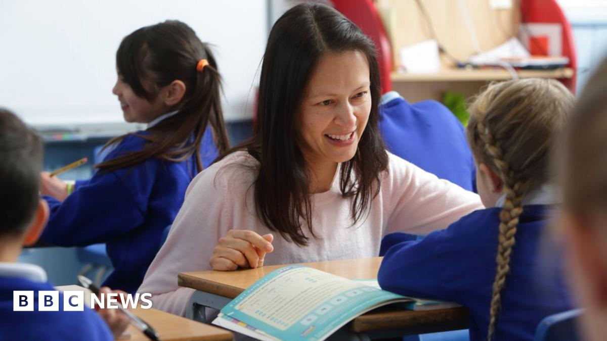 branwenjeffreys's tweet card. The NASUWT, which represents 280,000 UK teachers, will re-ballot members over strike action.