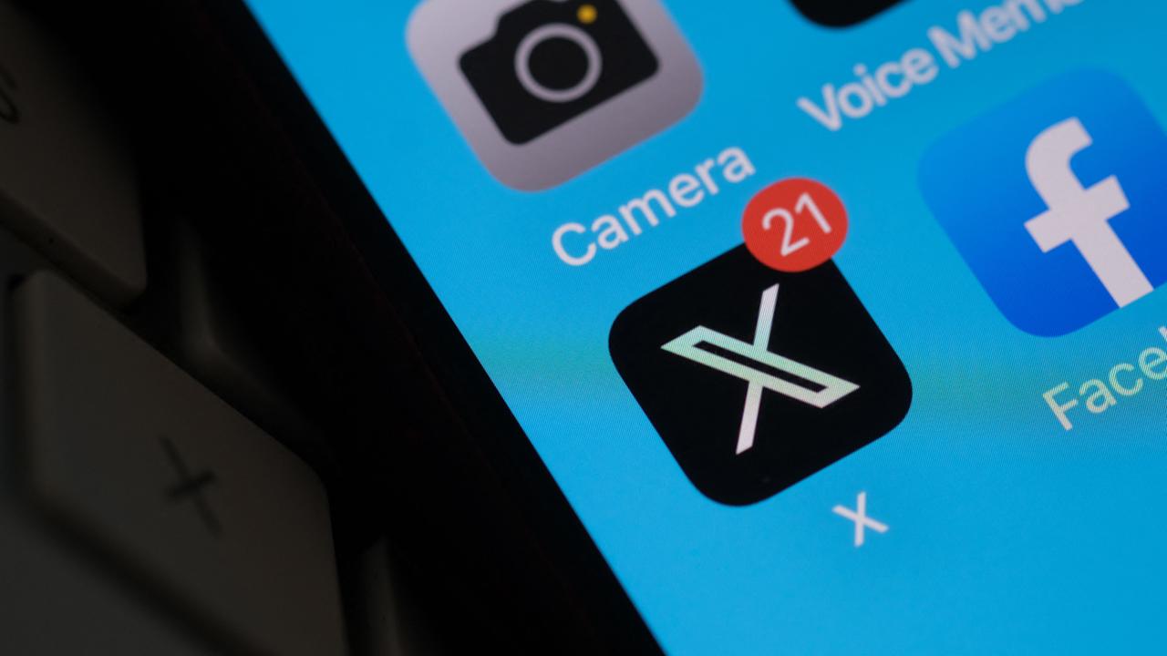 ZDFheute's tweet card. Mehr als 60 Hochschulen legen ihre X-Accounts still. Die Online-Plattform von Elon Musk sei nicht mehr mit ihren Grundwerten vereinbar, hieß es.