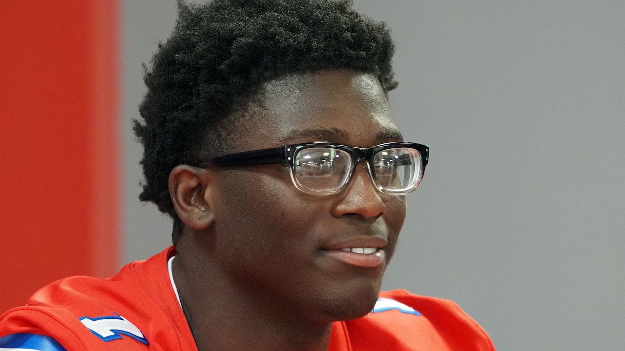 BenThomasPreps's tweet card. Oregon commit Anthony "Tank" Jones Jr. and Alabama commit Cederian Morgan had two of this week's highlight performances.