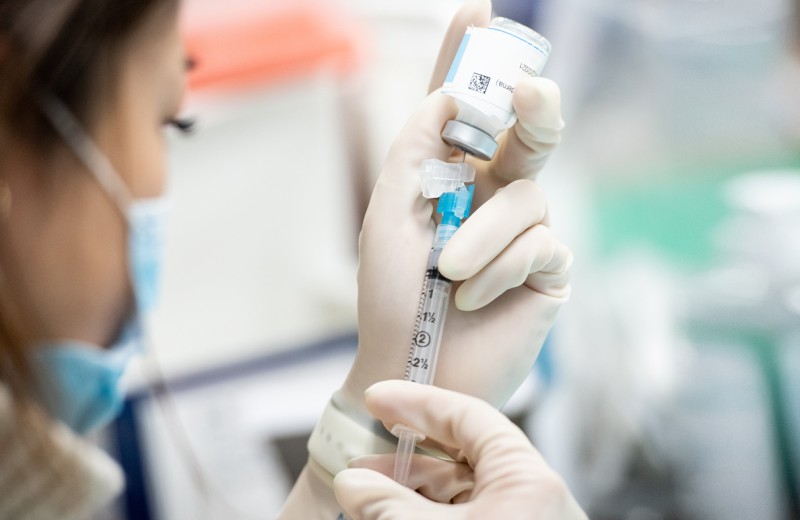 9Milkcrates's tweet card. An in-depth explainer about different types of vaccines and what happens in the body after vaccination.