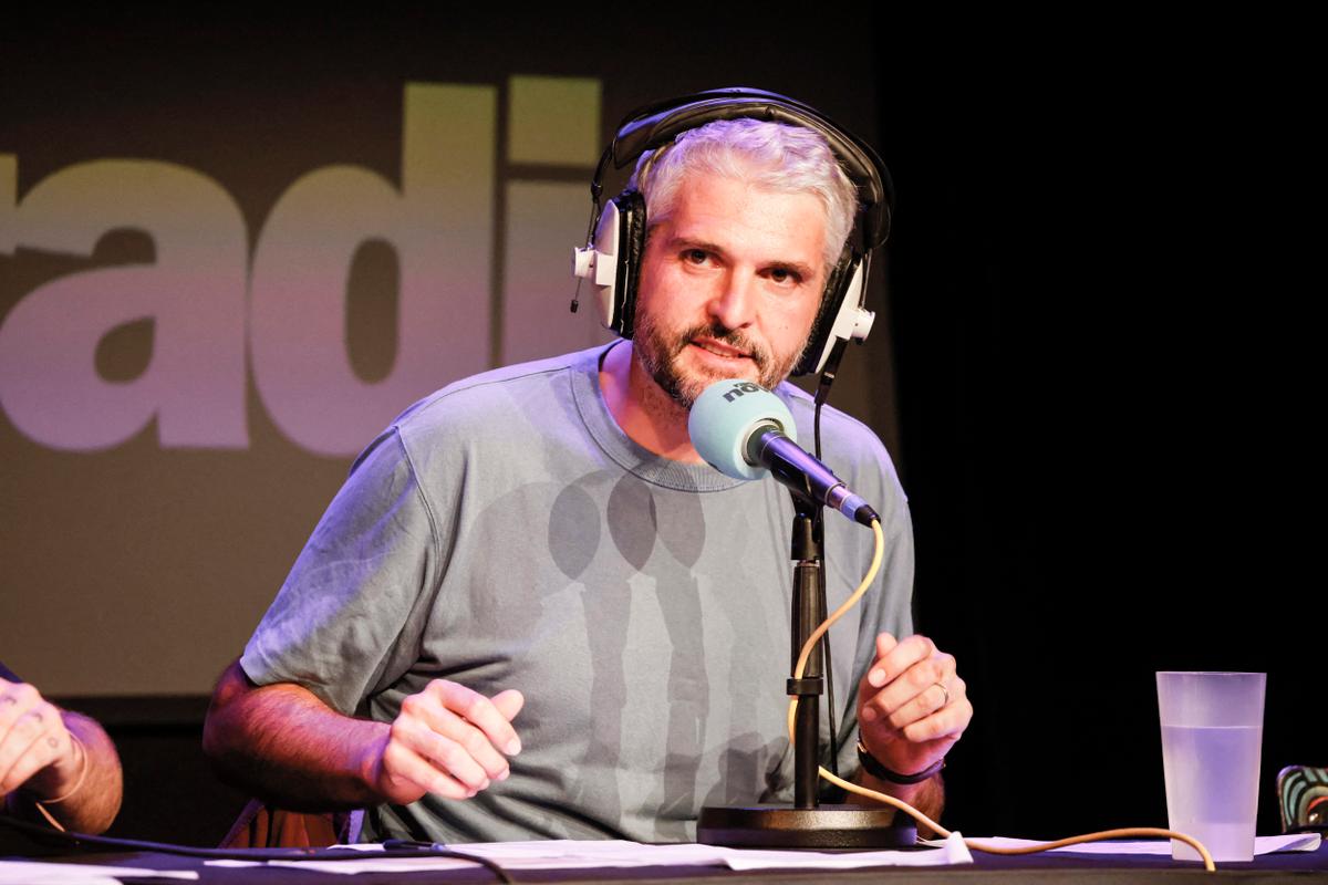 Laelia_Ve's tweet card. L’humoriste de Radio Nova avait notamment comparé les forces de l’ordre à “Daech avec la sécurité de l’emploi” pendant l’émission “La Dernière”, diffusée dimanche dernier sur Radio Nova.