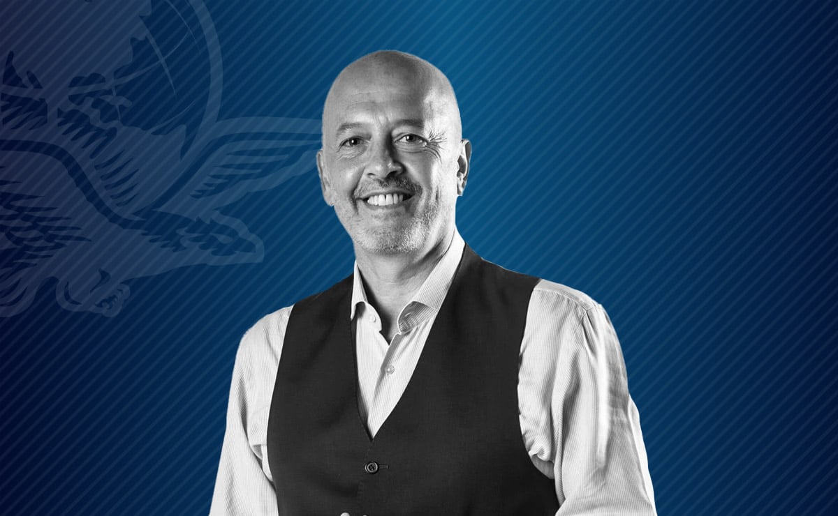 mesa_plural's tweet card. #25N: “Por su culpa, machos acosadores, ando en moto…”, escribe Juan Pablo Becerra-Acosta